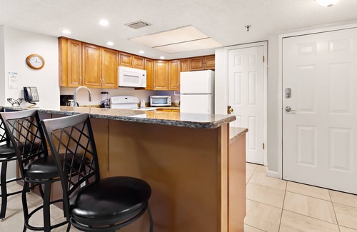 Madeira Beach Condo | Sandy Shores 309 Gorgeous 2 BR Condo