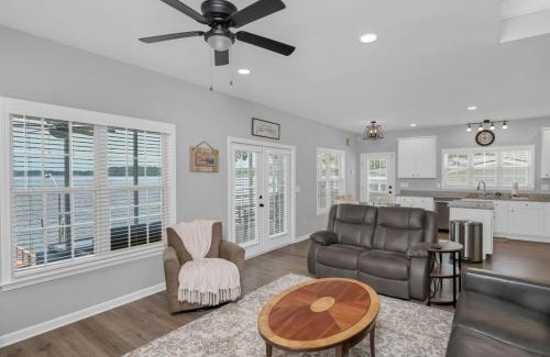 Newberry Shores House | Sandy Sunset Point 2 Kayaks