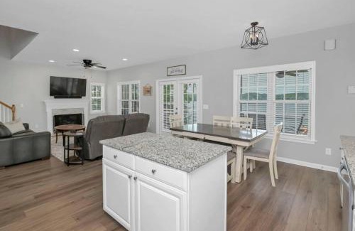 Newberry Shores House | Sandy Sunset Point 2 Kayaks