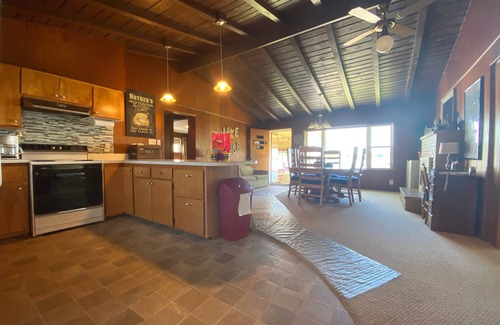 West Branch House | *SANDY SWIM-IN-BEACH* Lakefront π A/C included! 3BR West Branch, MI Getaway