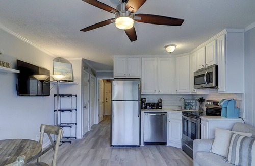 Hilton Head Island Condo | Sandy Toes and Salty Kisses! Steps to the Beach. Short walk to Coligny Plaza