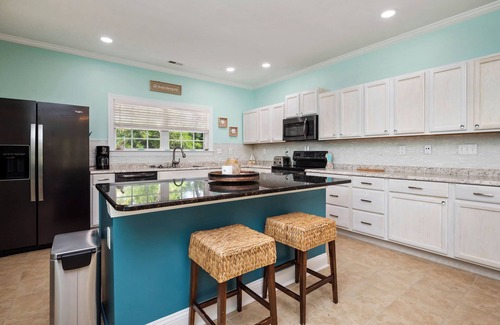 Long Beach House | Sandy Toes Bungalow: Dog-Friendly with Private Pool, Golf Cart
