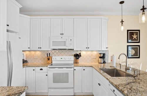 Ocean Isle Beach Apartment | Sandy Toes & Salty Kisses I Brunswick