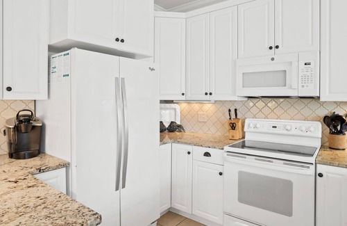 Ocean Isle Beach Apartment | Sandy Toes & Salty Kisses I Brunswick