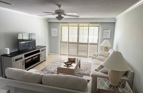 Indian River Shores Condo | Sandy Toes & Sunrise Views: Beachside Condo