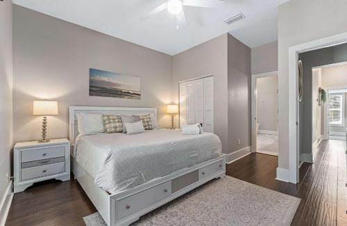 Lincolnville House | Sanford Splash l Pool l Dogs OK l Walk to DNTN