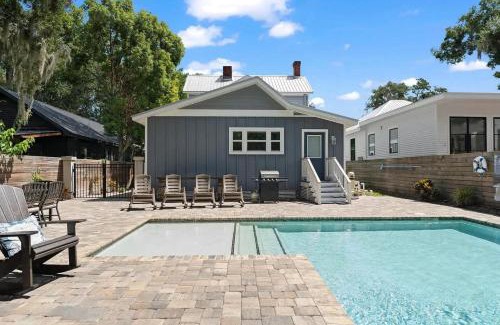 Lincolnville House | Sanford Splash l Pool l Dogs OK l Walk to DNTN