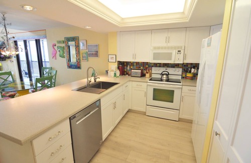 Punta Rassa Condo | Sanibel Harbour Resort: Bay View Tower 1131 Penthouse views of Sanibel in this 3 bdrm 3 bath condo