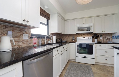 Sanibel House | Sanibel Island Cozy, Thoughtfully Renovated Family-friendly Home - The Blue Palm