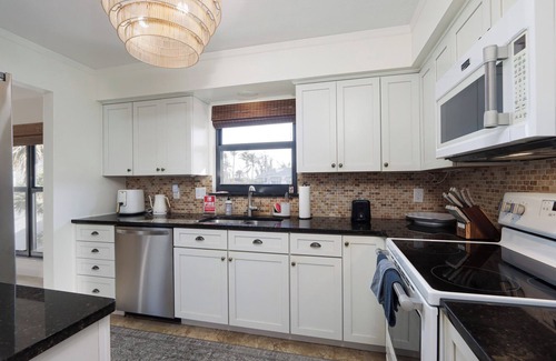 Sanibel House | Sanibel Island Cozy, Thoughtfully Renovated Family-friendly Home - The Blue Palm