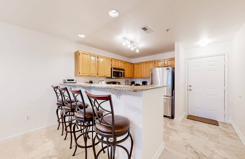 Rehoboth Beach Condo | Sanibel Village condo with pools, tennis/pickleball, shared grill, & sunroom