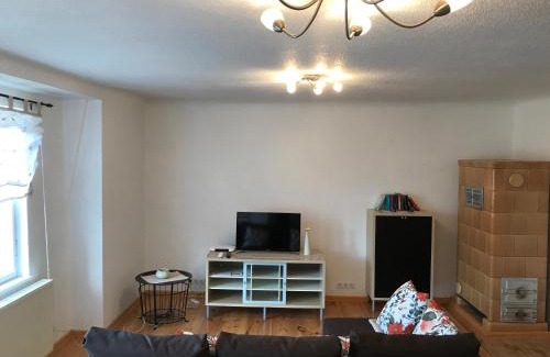 Borkheide Apartment | Sanierte möblierte Altbauwohnung am Waldrand für bis zu 6 Personen
