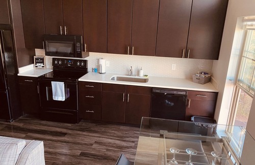 Cooper-Young Historic District Apartment | * Sanitized, Safe, Perfect location in Cooper Young *