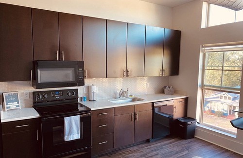 Cooper-Young Historic District Apartment | * Sanitized, Safe, Perfect location in Cooper Young *