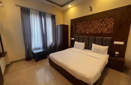 Sirala Hotel | Sanjit Royal Stay