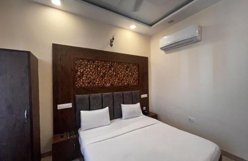 Sirala Hotel | Sanjit Royal Stay
