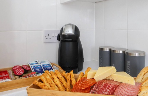 Splott House | Sanjo Suite by Koya Homes-2-Bed Home-Free Parking