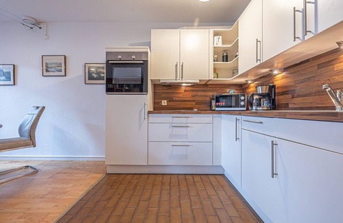 Flensburg Apartment | Sankt Hans - shower, TV, WLAN, washing machine, dryer, underground parking space