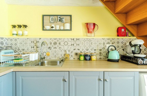 Villeneuve-la-Comtesse Cottage | Sans Souci Gites - Wisteria - 3 Stars