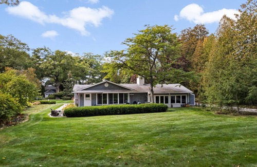 Leland House | Sans Souci in the Village of Leland