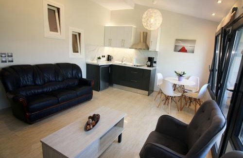 Marathias Apartment | Santa Barbara Lakis Apartments