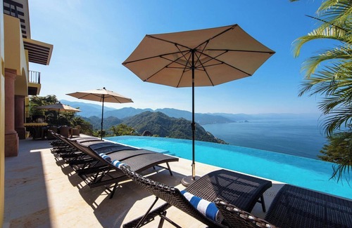 Conchas Chinas Villa | Santa Cruz 4BR in Puerto Vallarta by Personal Villas - Unforgettable Luxurious P