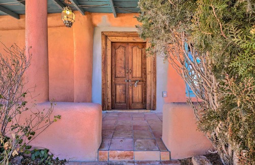 Santa Cruz Cottage | Santa Cruz Home w/Mountain Views!