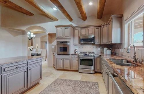 Santa Fe House | Santa Fe luxurious Home with Home Gym