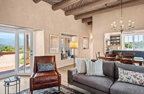 Tesuque Hills House | Santa Fe Santuario - Perfect Views, Kiva Fireplace