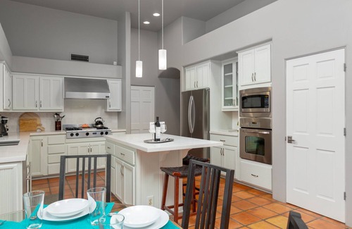 Happy Valley Ranch House | Santa Fe-Style Modern Home has Tennis/Pickleball/Basketball/Pool/Spa/BBQ