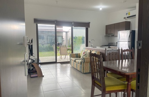 El Chiru House | Santa Monica Beach House. 10 minutes from the beach! Pacific Riviera of Panama.