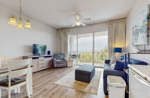 Gulf Place Condo | Santa Rosa Beach retreat w/shared pool, hot tub, close to dining, & parks