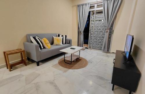 Tanjung Tanah Merah Apartment | Santai by SammyC, 3 Pax
