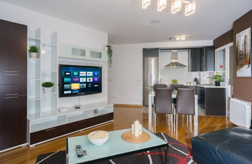 O Milladoiro Apartment | "SantaMaria I" Modern apartment 4km from Santiago, WiFi-Netflix-HBO connection