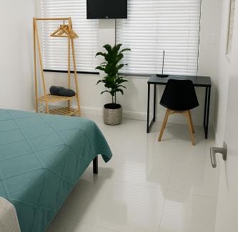 Edgewood House | Santamaria Fort Lauderdale Airport