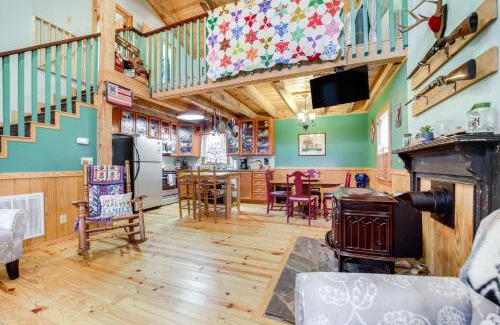 Robbinsville House | Santeetlah Lake Retreat with Dock Walk to Water!