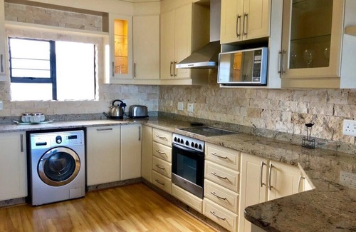 Shelly Beach Apartment | Santika 5.