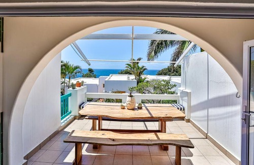 Shaka's Rock Apartment | Santorini Beachfront Apartment