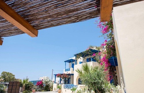 Megalochori Apartment | Santorious Spacious Apartment