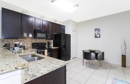 Kissimmee House | Santosh Cove Lakeview Home