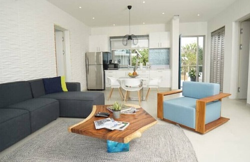 Whitehouse Apartment | Santosha- Suite B - Sunrise Two - Beach view