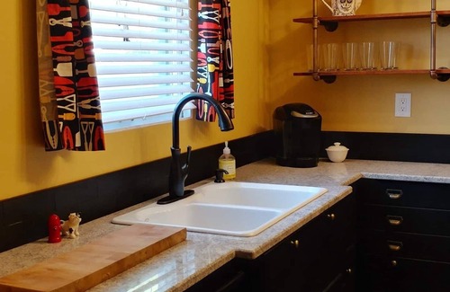 West University House | Sapo Encantador/Heated Pool/Spa/steps to UofA