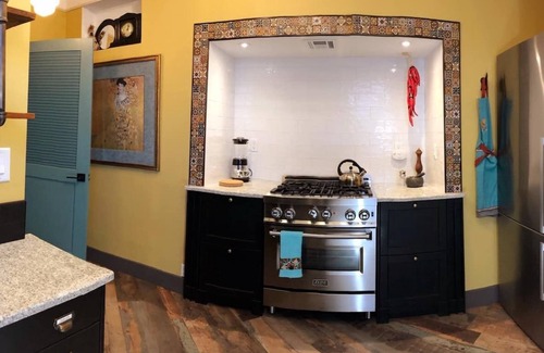 West University House | Sapo Encantador/Heated Pool/Spa/steps to UofA