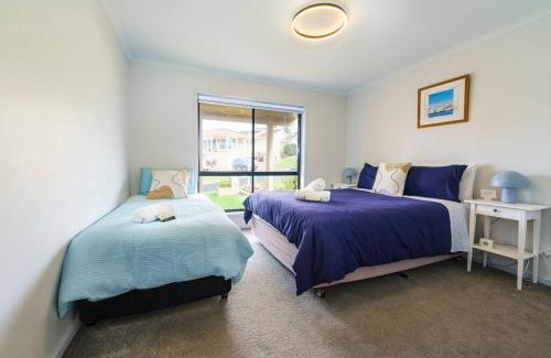 Tura Beach House | Sapphire Art House