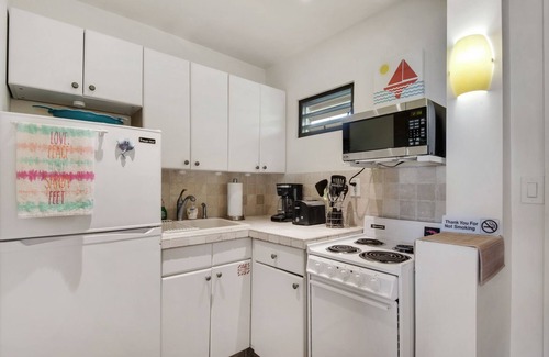Red Hook Condo | Sapphire Beach Escape🌴Walk to Beach-Modern-Furnished-Amazing Views💥HGTV💥