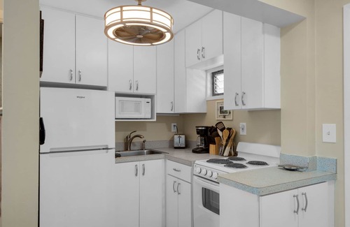 Red Hook Condo | Sapphire Beach Escape-Modern/Fully Furnished/Walk to Beach/Amazing Views💥HGTV💥