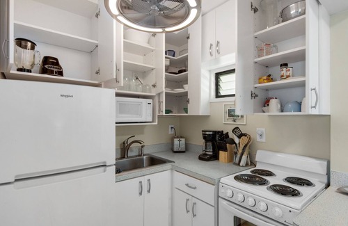 Red Hook Condo | Sapphire Beach Escape-Modern/Fully Furnished/Walk to Beach/Amazing Views💥HGTV💥