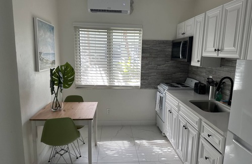 Lauderdale-by-the-Sea Apartment | Sapphire by the Sea Unit 9 - King Pool View Suite King, kitchen, heated pool