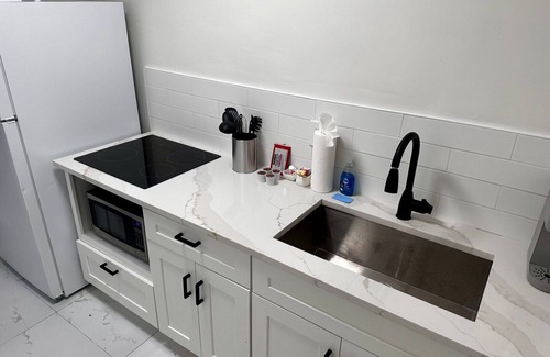 Lauderdale-by-the-Sea Hotel | Sapphire by the Sea - Unit 1 - 1 Bedroom 2 Bath, 2 Queen Beds, kitchen, Sleeps 6