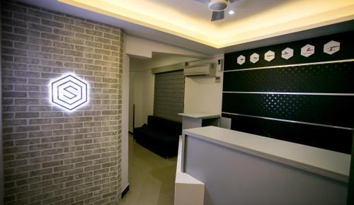 Shenoys Hotel | Sapphire Club Metro